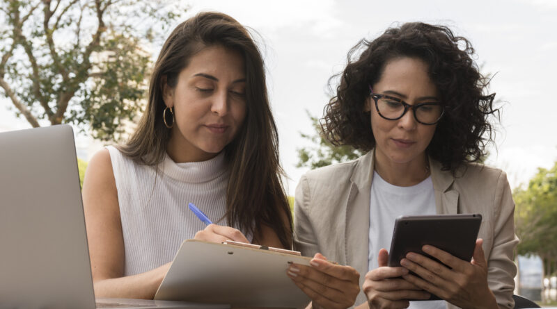 Como retomar o protagonismo da própria trajetória: Confira cinco dicas de brasileiras que voltaram a estudar após anos