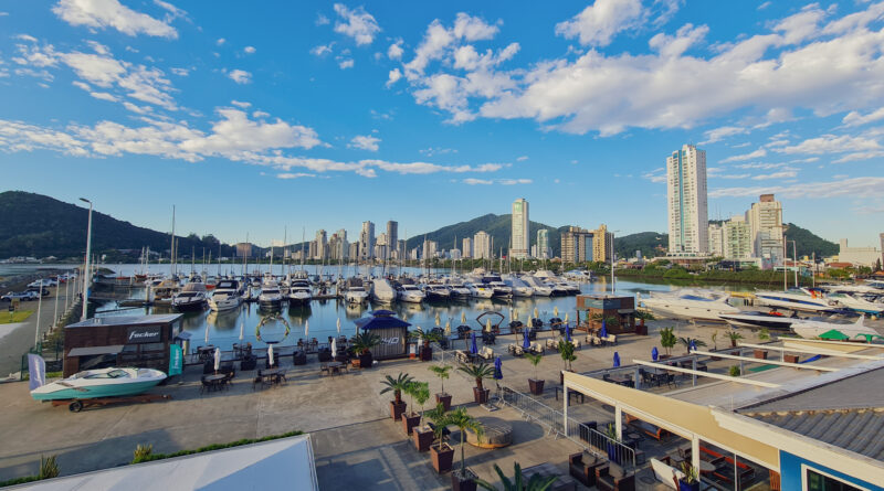 Mercado global de marinas deve atingir US$ 10 bilhões em 2026 e complexos brasileiros expandem serviços e lazer